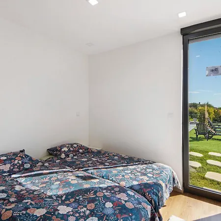 Thai Com Piscina Apúlia