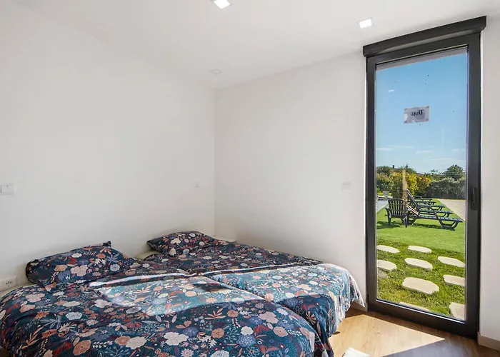 Thai Com Piscina Apúlia