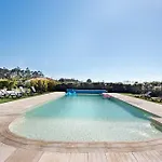 Thai Com Piscina Apúlia