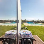 Feriepark Thai Com Piscina