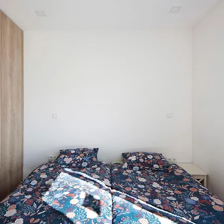 Thai Com Piscina Apúlia