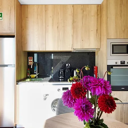 Thai Com Piscina Apúlia